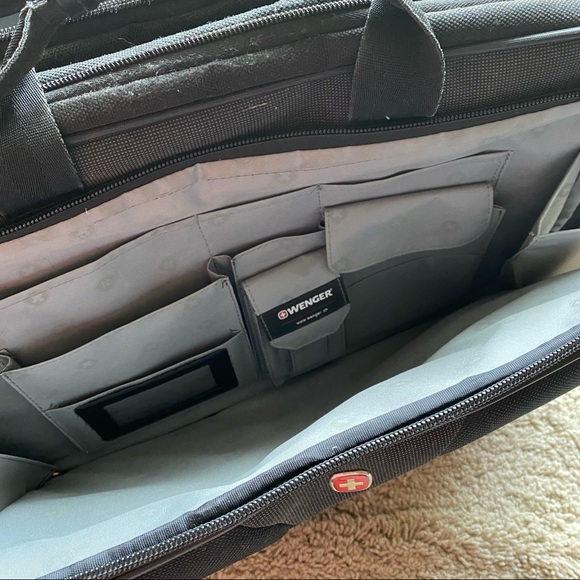 Wenger Brand Messenger Bag - Picture 6 of 7